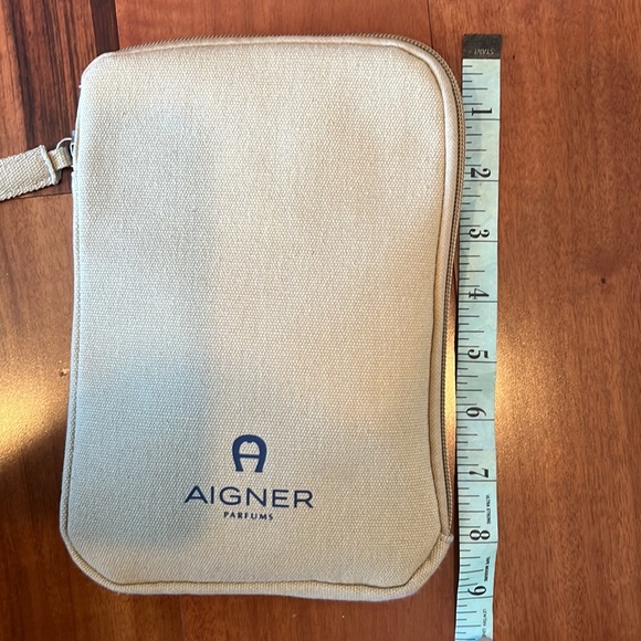 Aigner Toiletry Bags, Comes in Pair, New - Picture 7 of 8